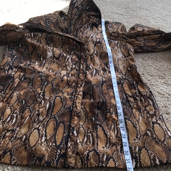 Dennis Basso medium snake print jacket . - Picture 8 of 8